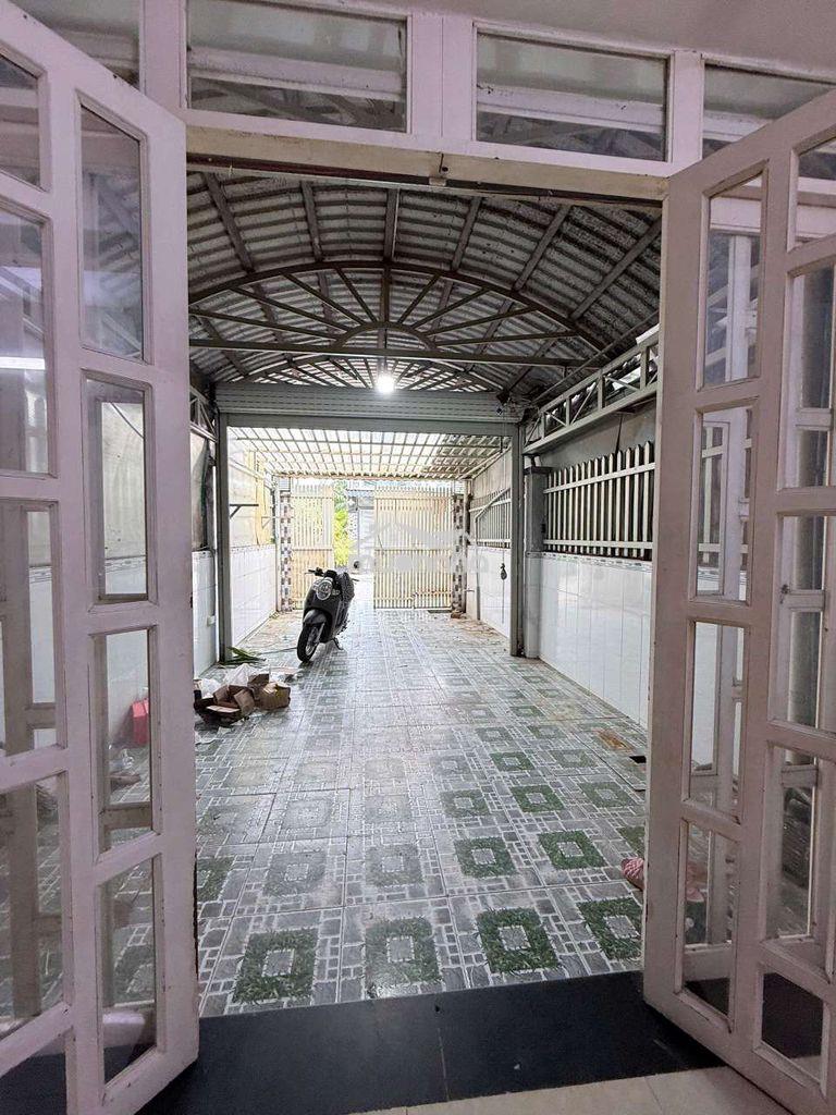 Nhà lầu 3 pn sân xe hơi giáp tô ký