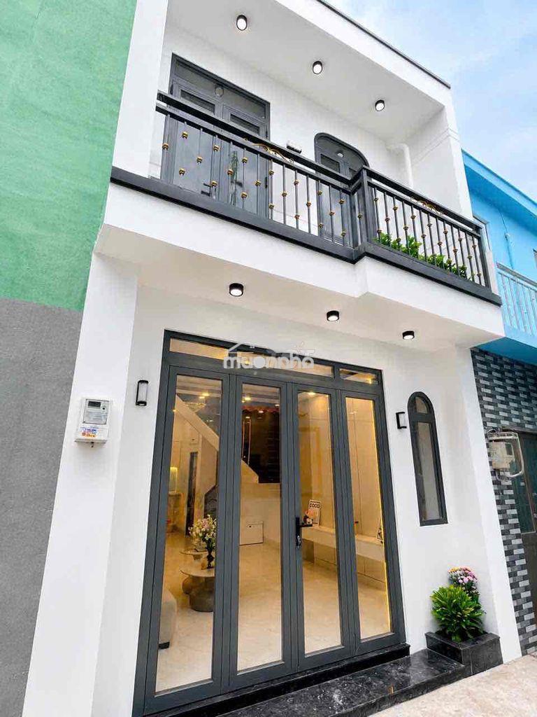 Bán nhà sát q7, cách hẻm xe hơi 10m. tiện ích đầy đủ, dân cư an ninh.