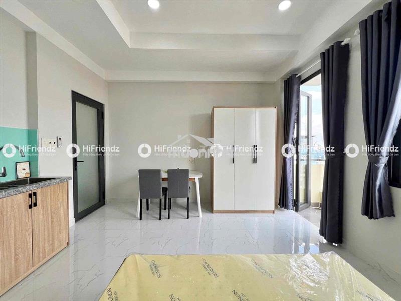 Cho thuê căn hộ dịch vụ ban công - full nội thất ngay ngã tư bốn xã