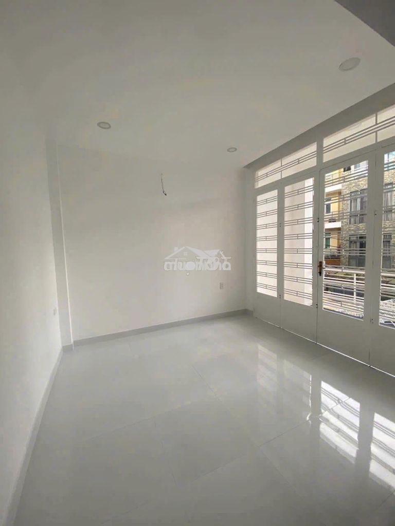 Cho thuê nguyên căn khu sân bay. dt: 6x20m. trệt 2 lầu sân thượng - 2
