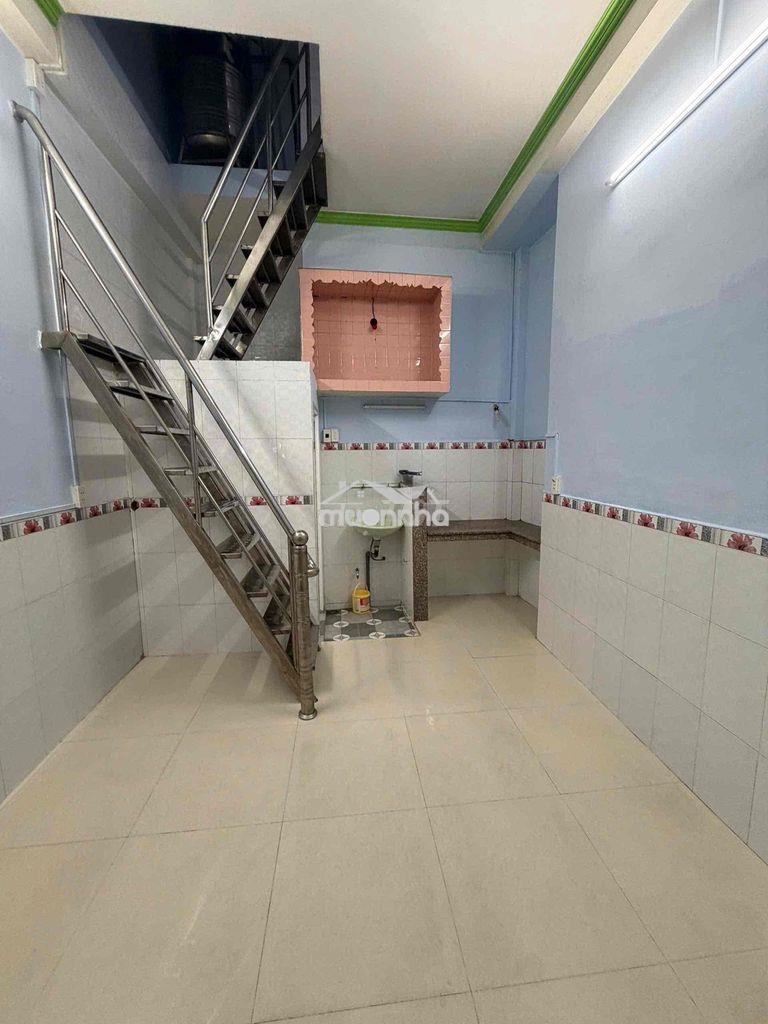 Q6 văn thân nhà nhỏ điện nước riêng - 5tr