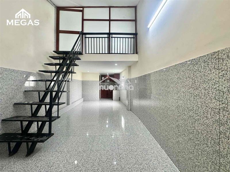 1 trệt + 1 lầu sẵn máy lạnh - rộng 40m2 cho để xe điện ngay đh ntt