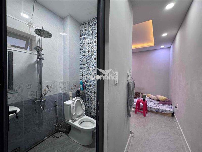 Cho thuê trọ giá rẻ 4tr2/ tháng đầy đủ nội thất_ cửa sổ trời lvs q3