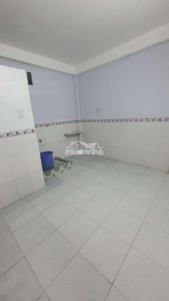 Phòng trọ 18m2 đường tân hoà đông phường phú lâm