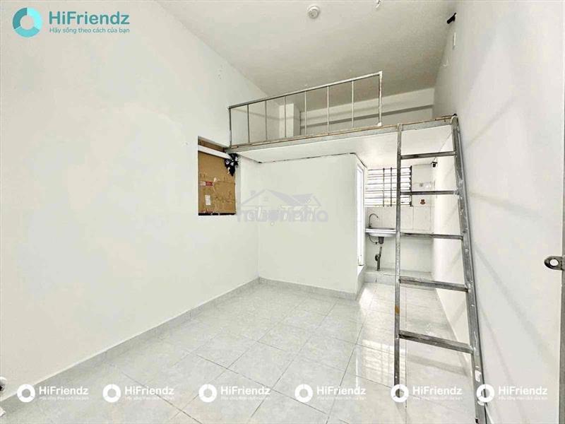 Phòng gác giá rẻ giáp quận 10 / vòng xoay lê đại hành / đh bách k