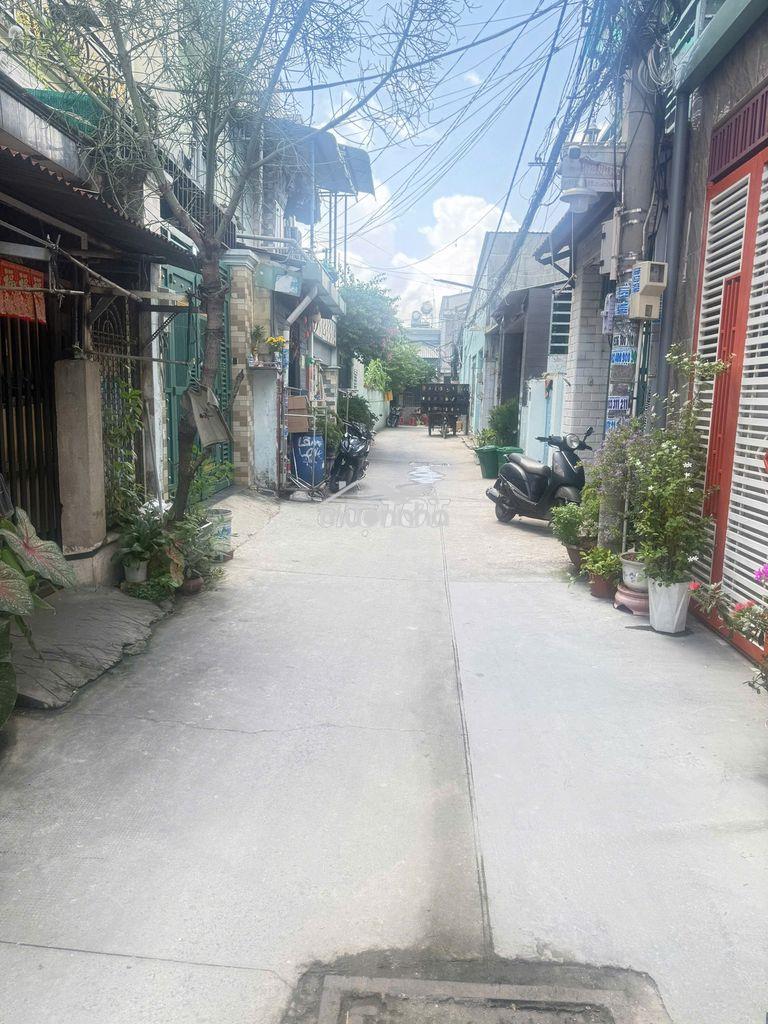 Cho thuê nhà 4x19 ( 3 tầng) gần sát chợ đầu mối hóc môn