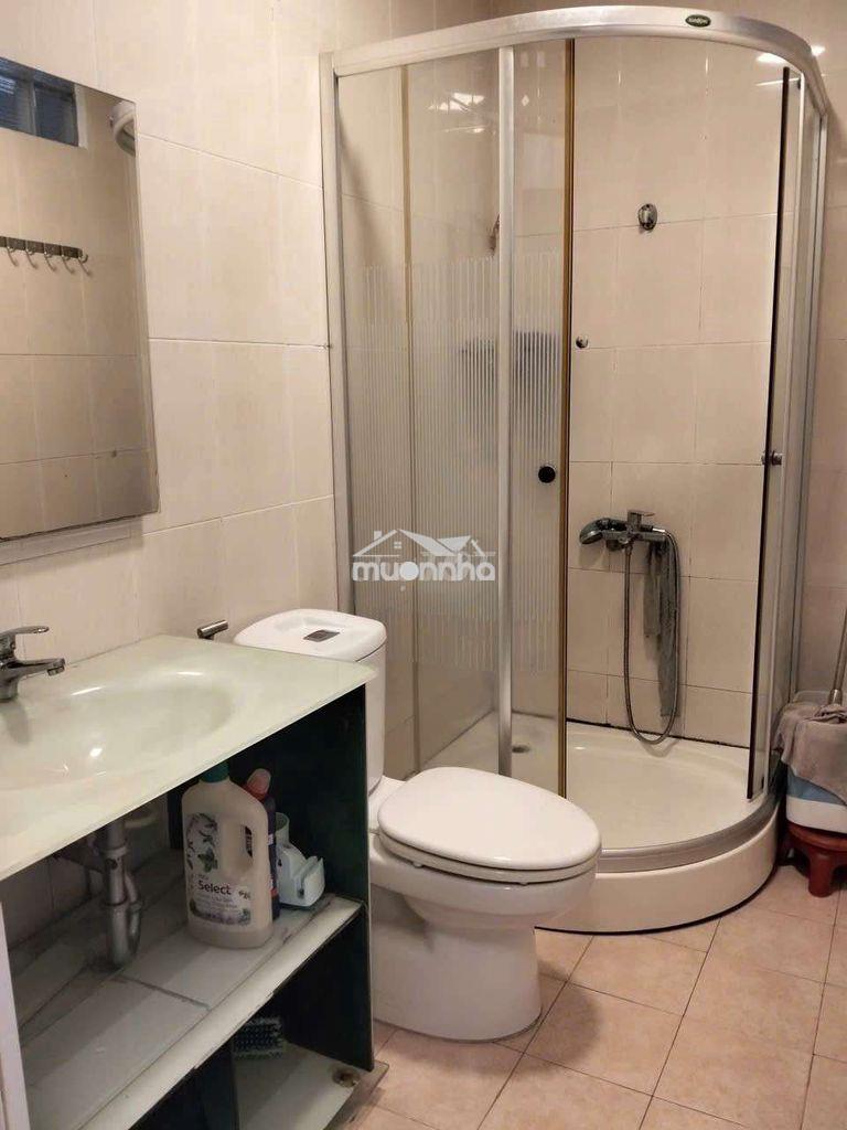 Phòng đẹp có ban công, 30m2, có máy lạnh gần đh nguyễn tất thành , q4 - 4