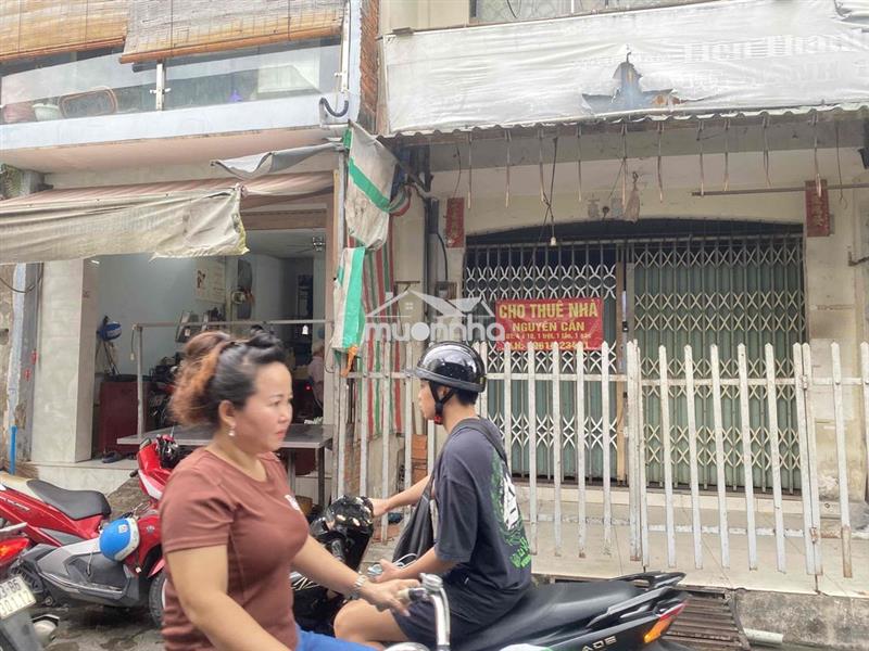 Nhà 1 trệt 1 lầu trống suốt ngay chợ , công ty may phương đông