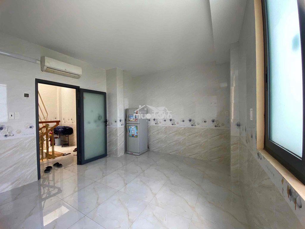 Cho thuê studio cửa sổ trời đón nắng - có máy lạnh, tủ lạnh như hình - 2