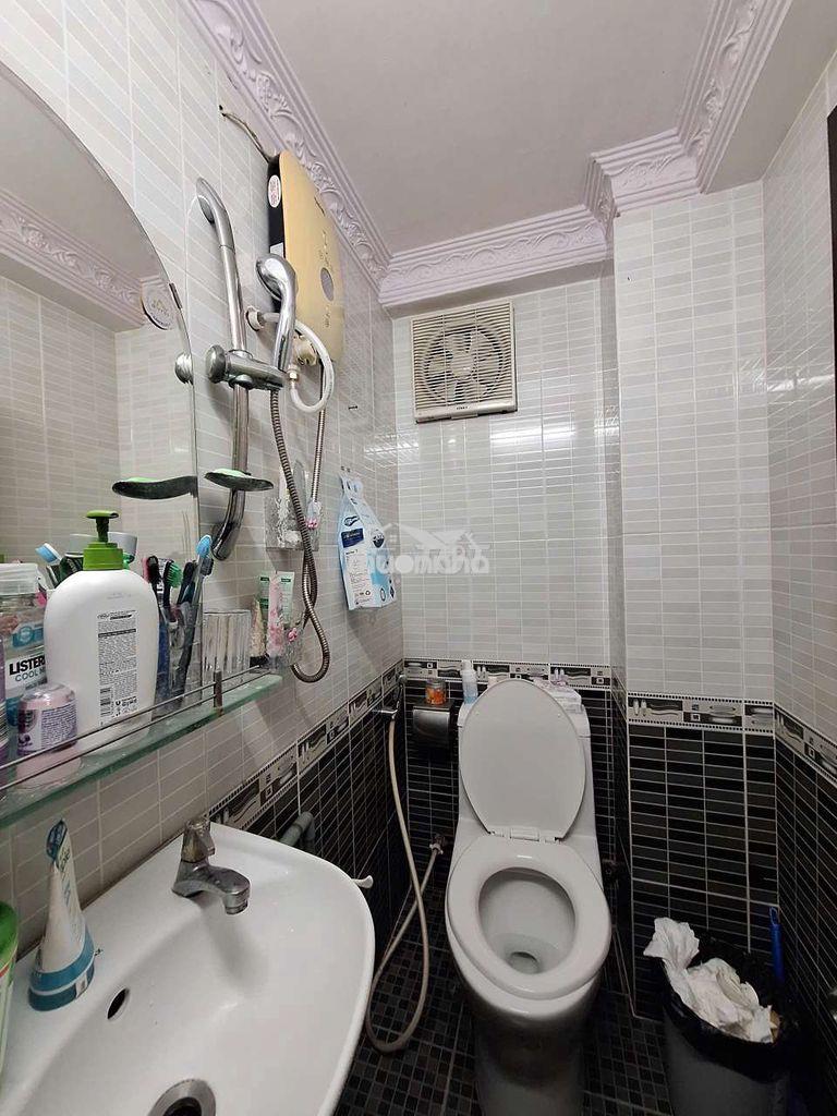 🏠🏠 Cho thuê nhà hẻm đường lê hồng phong, p2, q5
💢 dt - 4