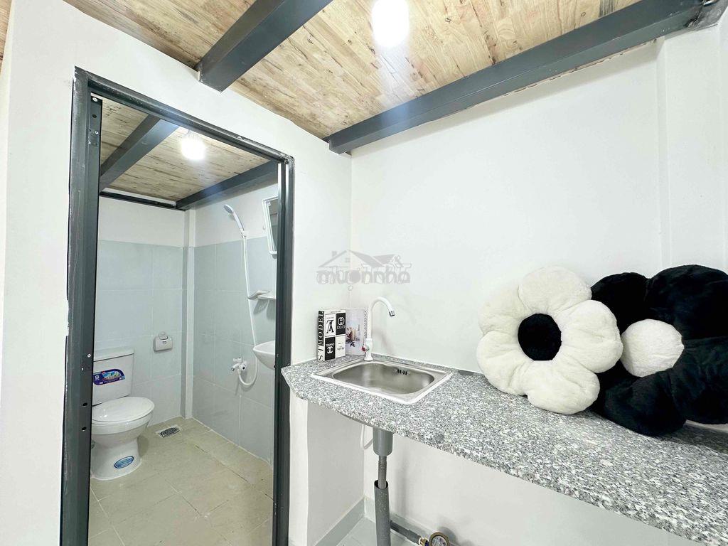 Khai trương dãy chdv rộng 30m gác cao 2 mét giữ phòng đến tháng 8 - 3