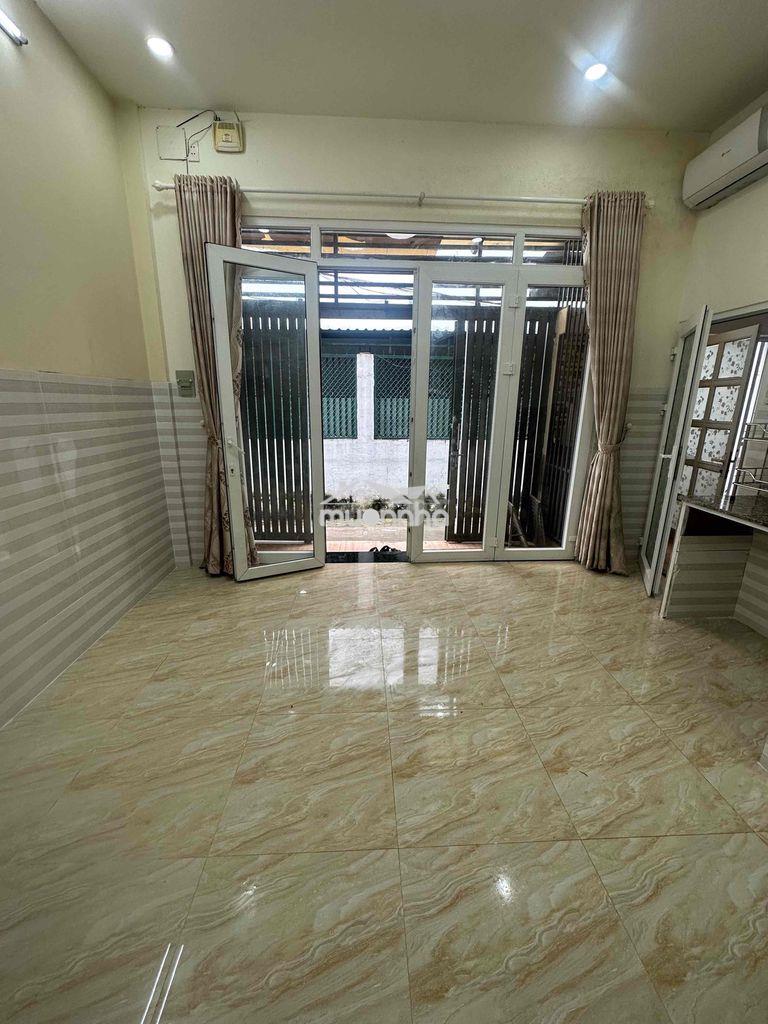 Cho thuê phòng trệt  27 m2 cmt8 quận 10