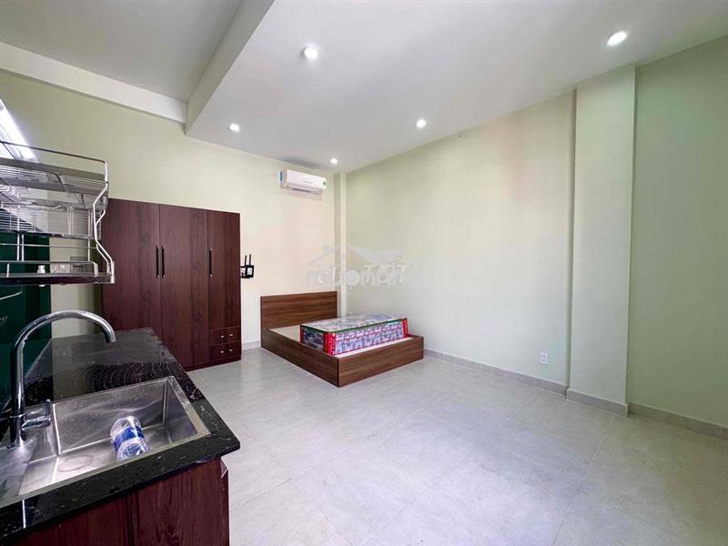 Phòng trọ ngay hoàng hoa thám, sát sân bay, ban công, cửa sổ trời