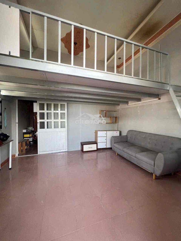 Phòng 40m2 có ban công thoáng mát, ngay đường 2 trường thọ 4,5tr - 2