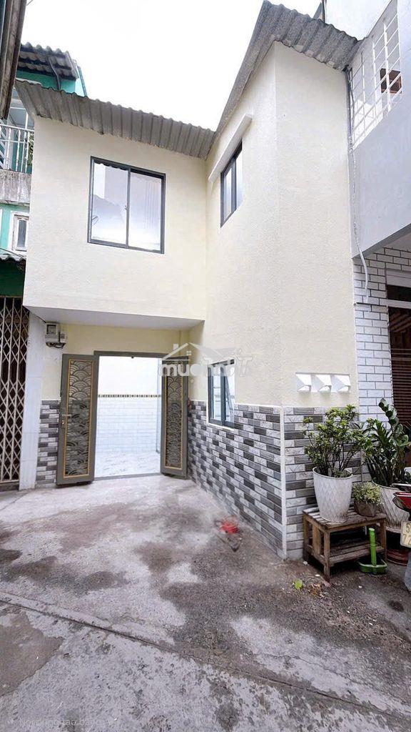 Nhà đẹp q4- 2 lầu- sân rộng- dts 18m2- chỉ 1 tỷ nhỉnh