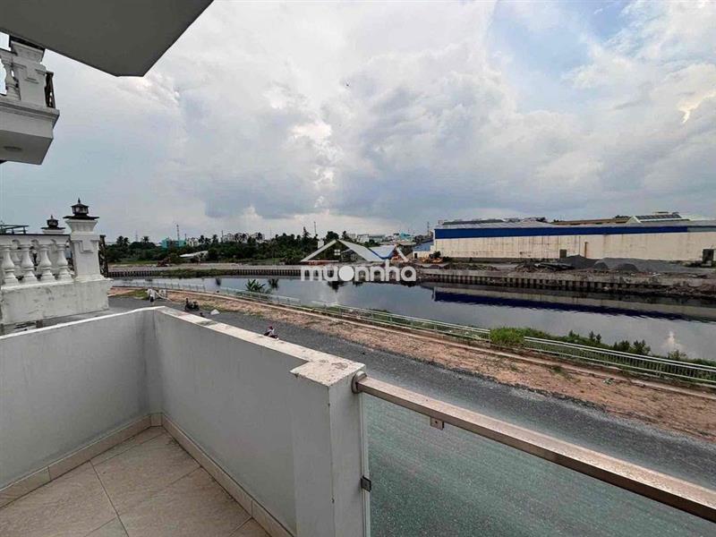 Nhà nguyên căn cuối lê đức thọ view bờ kè