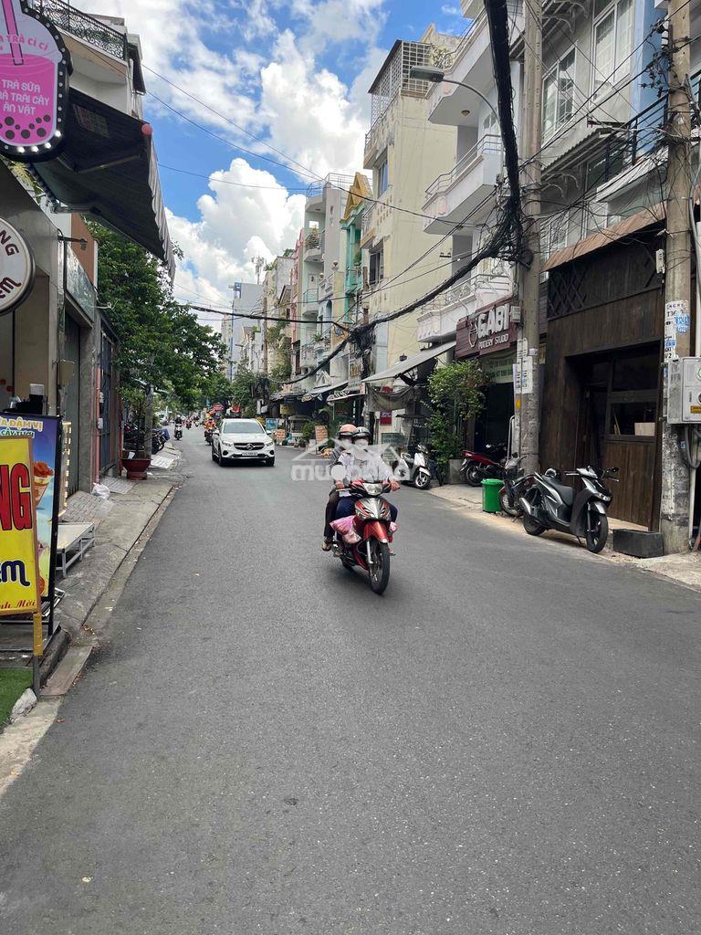 Hẻm xe hơi , nhà 5 tầng bê tông cốt thép, trung tâm phú nhuận