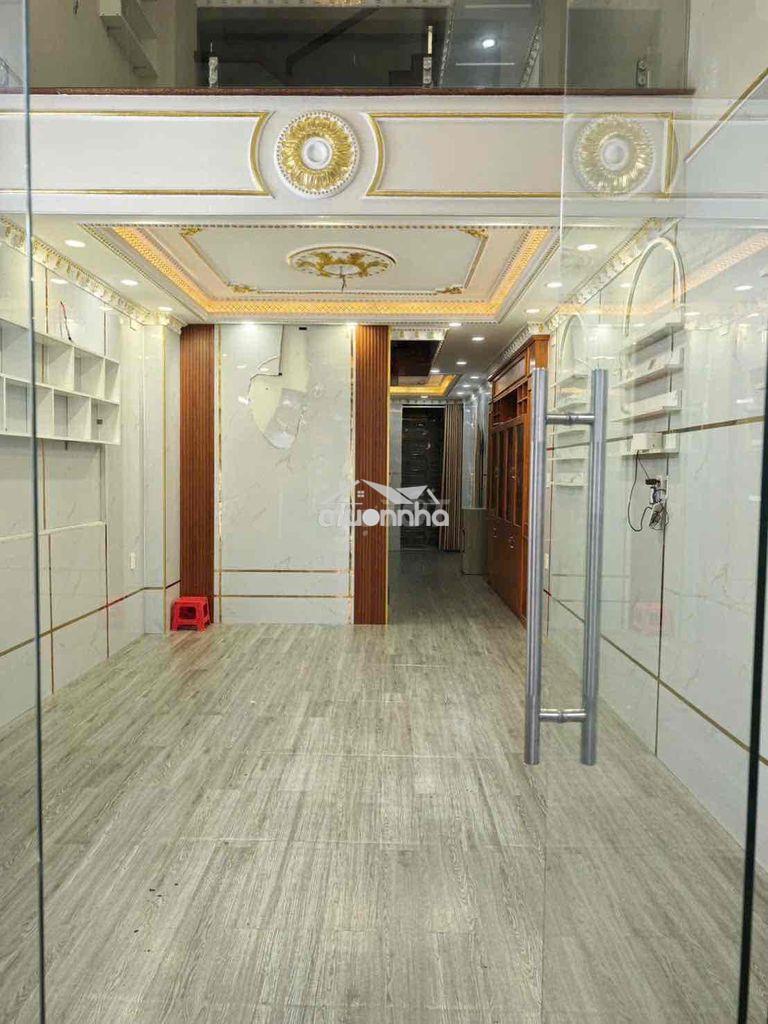 Mặt tiền sát metro 6 phòng