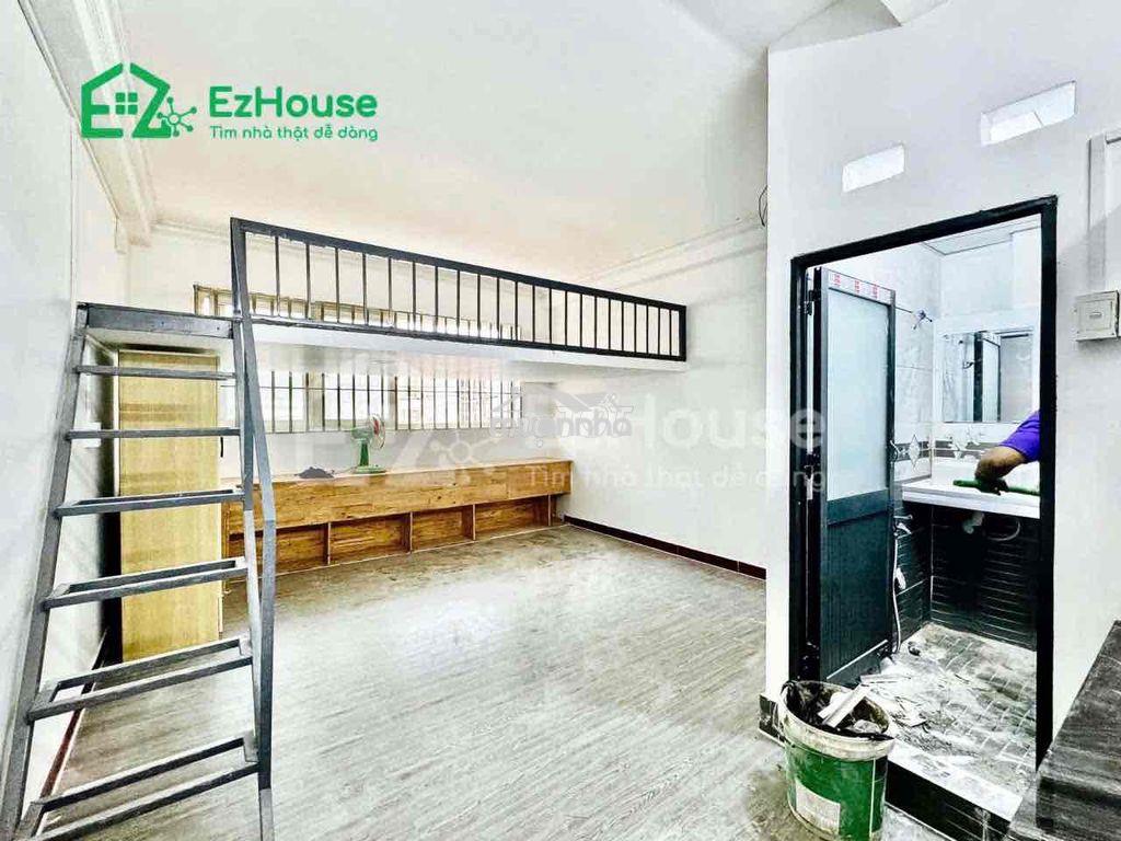 Cho thuê phòng rộng có gác cửa sổ trời thoáng mát ngay ngã tư bốn xã - 3