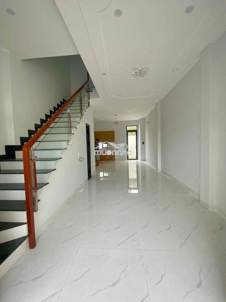 Bán gấp nhà 2 mặt tiền phú mỹ, sạch đẹp mới nở hậu 5.25m - 3