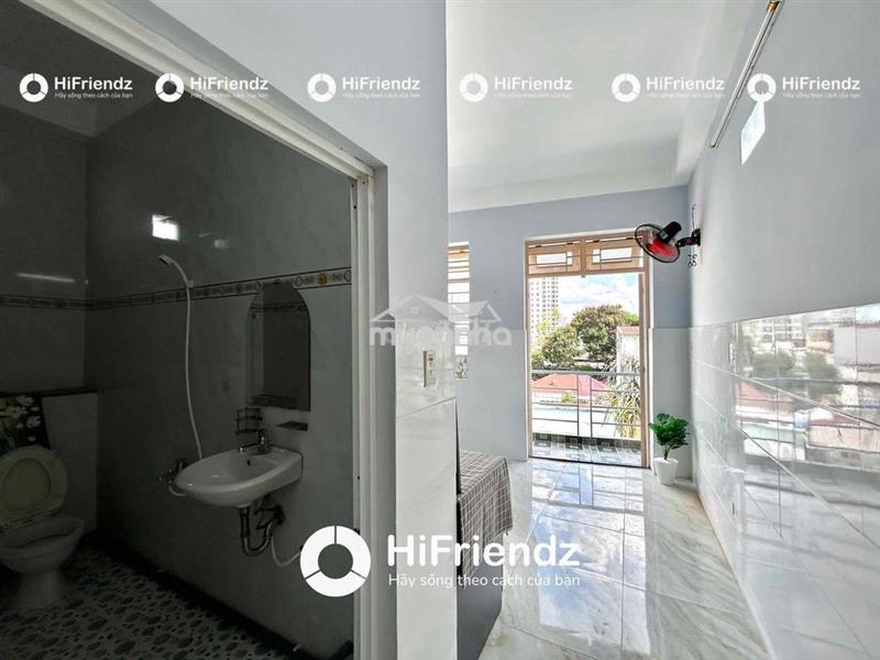 Studio sinh viên giá rẻ nội thất cơ bản cửa sổ trời tại quận 6