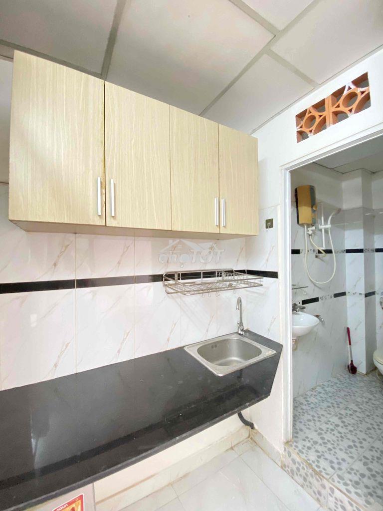 Phòng máy lạnh cửa sổ trời ở được 2 người gần nguyễn hữu cảnh - 2