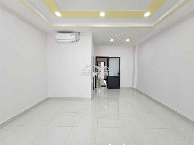 Văn phòng 20m2, có cửa sổ, thang máy, m. lanh, hầm xe. giá 6 tr