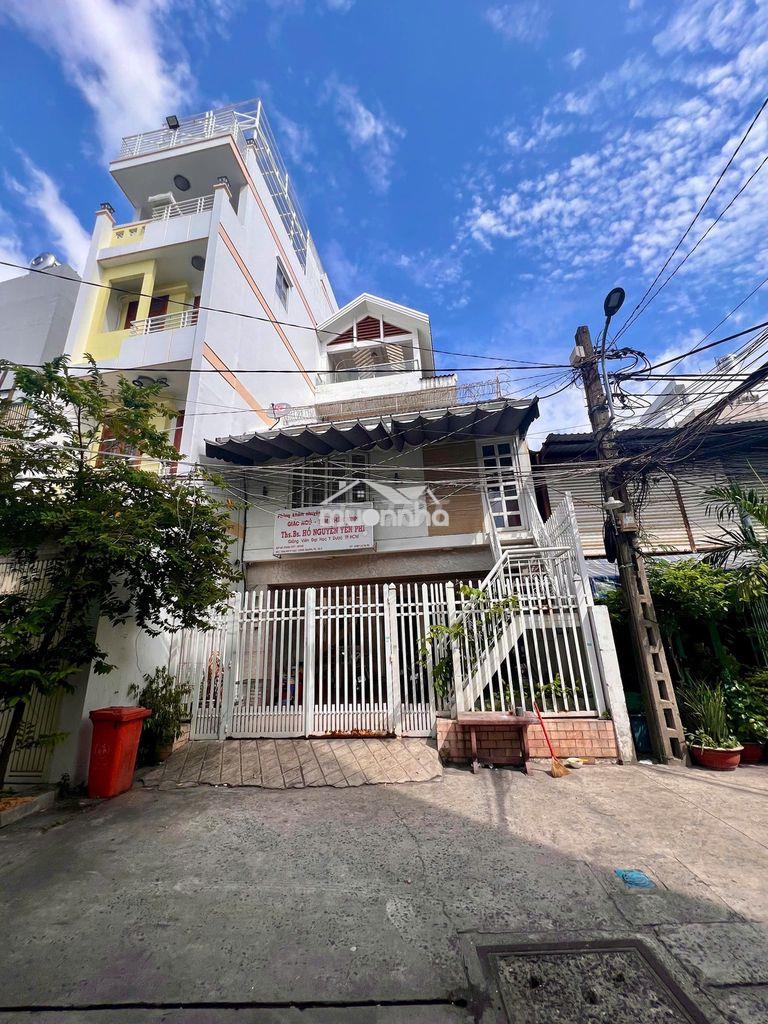 Nguyên căn biệt thự hẽm 8m lạc long quân. dt : 8 x 30m