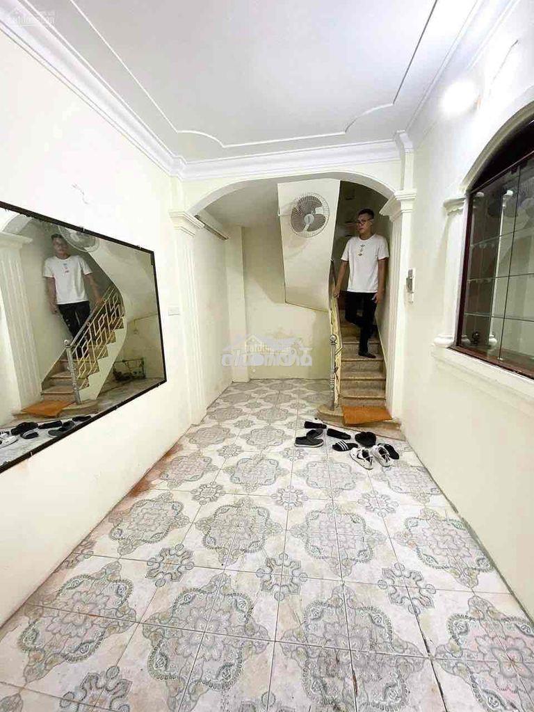 Cho thuê ngà nguyên căn 4 tầng, 1 tum, bạch đằng, hoàn kiếm