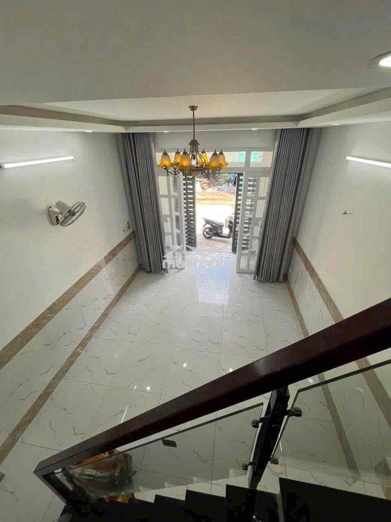 Nhà nguyên căn 2 tầng 2 phòng ngủ 2wc long phước