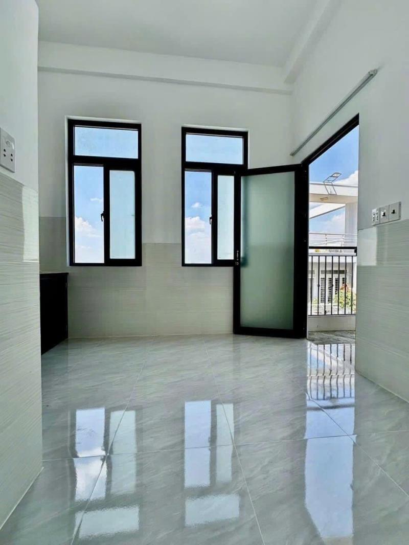 Trống phòng cửa sổ trời lớn ngay chợ thạch đà, phạm văn chiêu