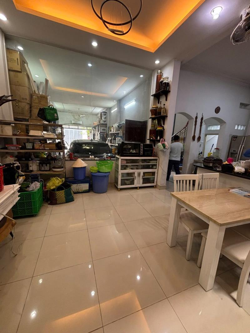 Gần đần sen – hẻm xe tải thông -  hoà bình -tân phú- dt:4*20m- 11 tỷ 2 - 4