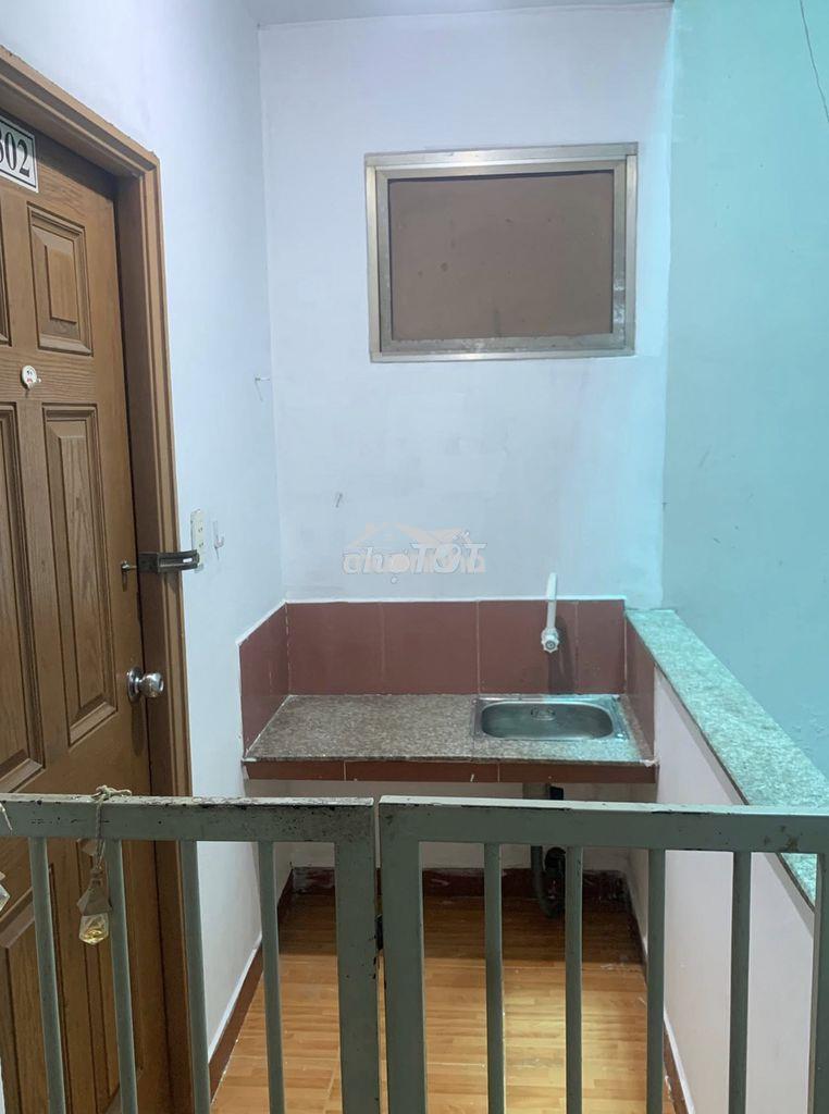 Chính chủ cho thuê phòng ban công đn, hẻm xe hơi hồ văn huê, pn. - Ảnh 4