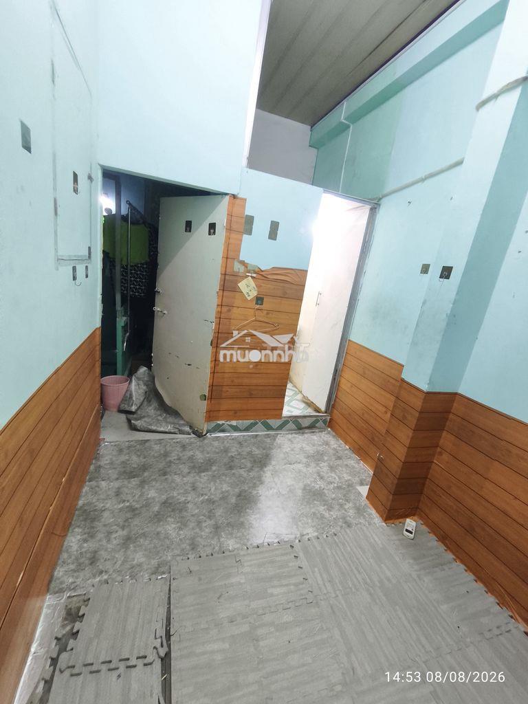 Hẻm xe hơi, p lâu 1 máy lạnh,wx trongphòng gần hẻm205 cáchmạng tháng 8 - 2