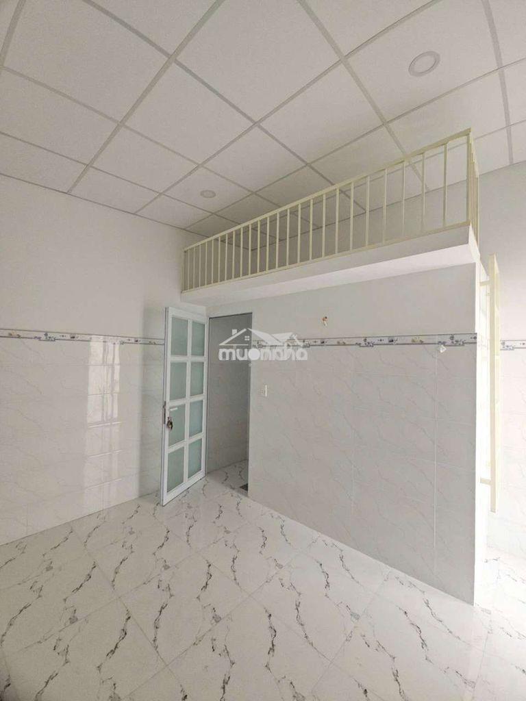Cho thuê phòng tầng 1 có ban công, lối đi riêng, tại trung tâm quận1 - 2