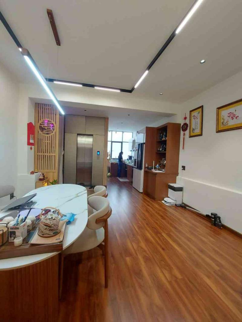 Trung tâm q.1 - đinh tiên hoàng – dt: 4*22m, nở hậu 4.7m – 32 tỷ - 4