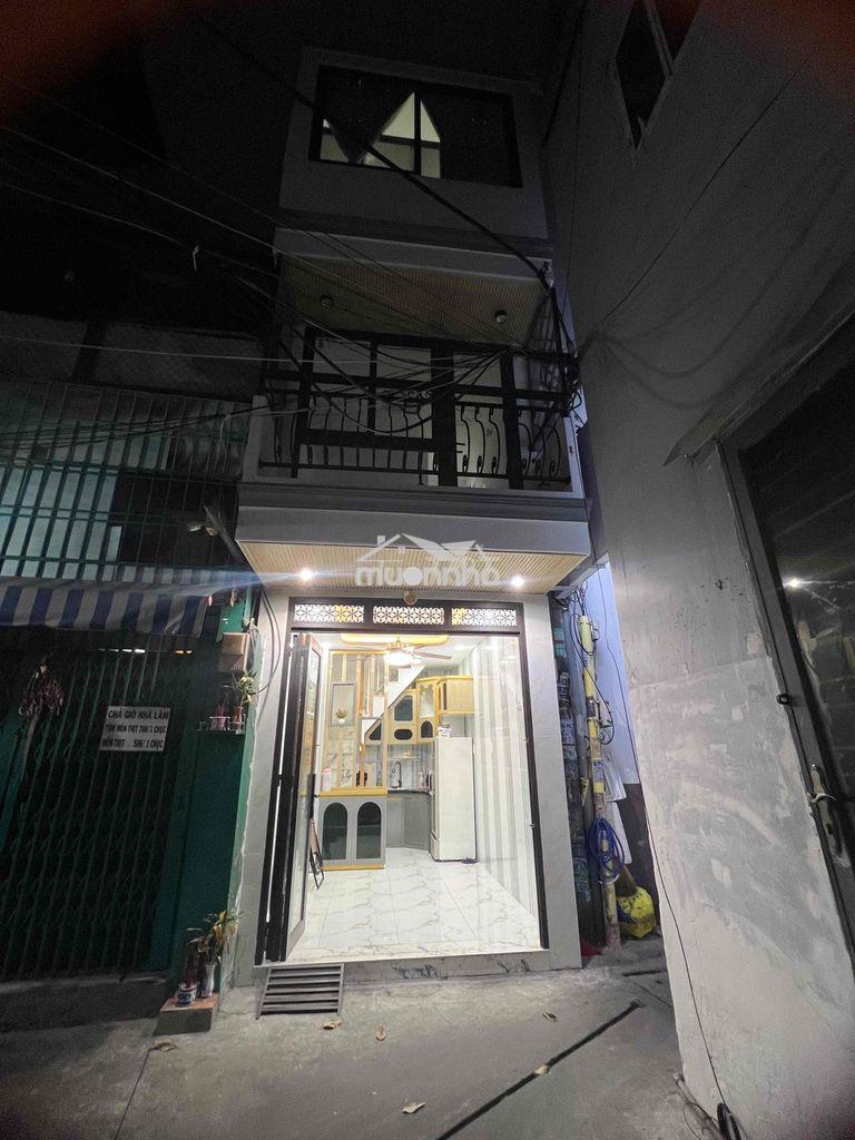 Nhà mặt tiền thụt khu chợ  sĩ vật liệu giày