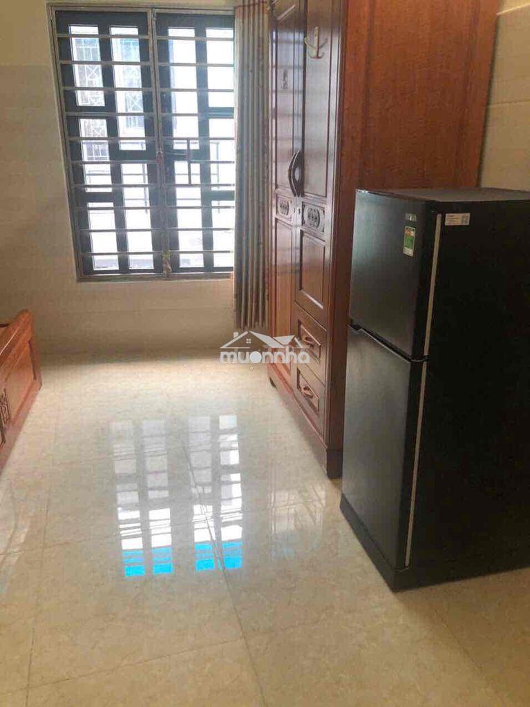 Phòng gần trường tiểu học và chợ