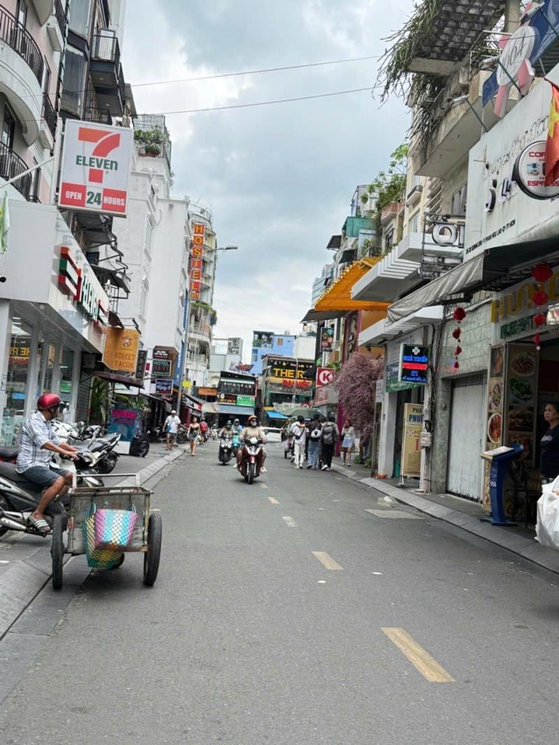 Kế cv 23/9 - trung tâm q.1 - đỗ quang đẩu - dt: 4.4*8m nở hậu 6.2m - 5 tỷ 850 