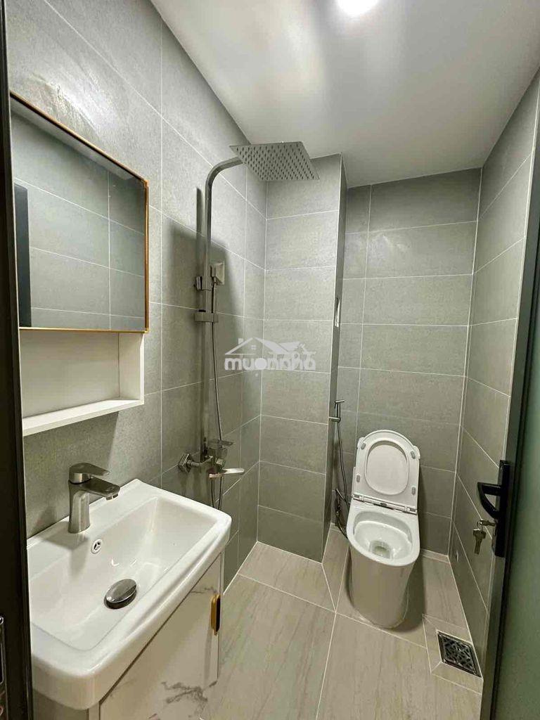 Cmt8 . quận 3 tòa nhà 6 tầng . hẻm xe tải 10m quay đầu . 8pn - 4