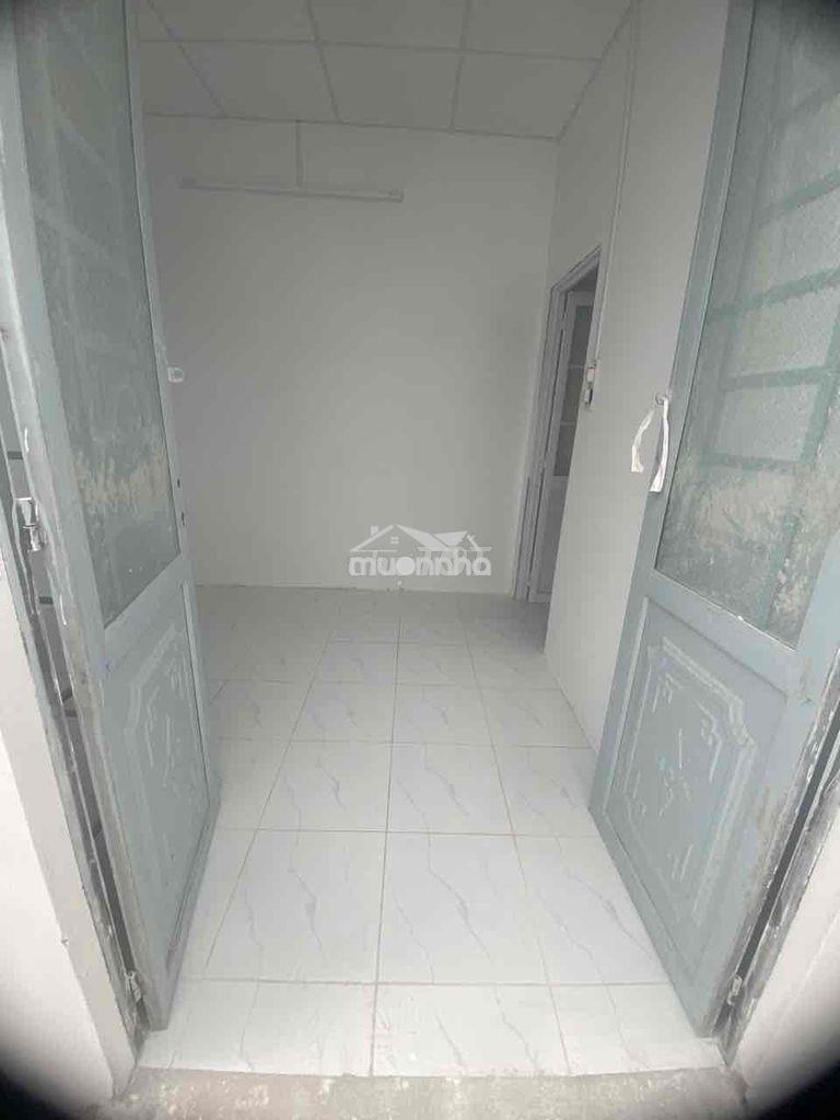 Phòng trống gần chợ trung tâm thương mại - 2