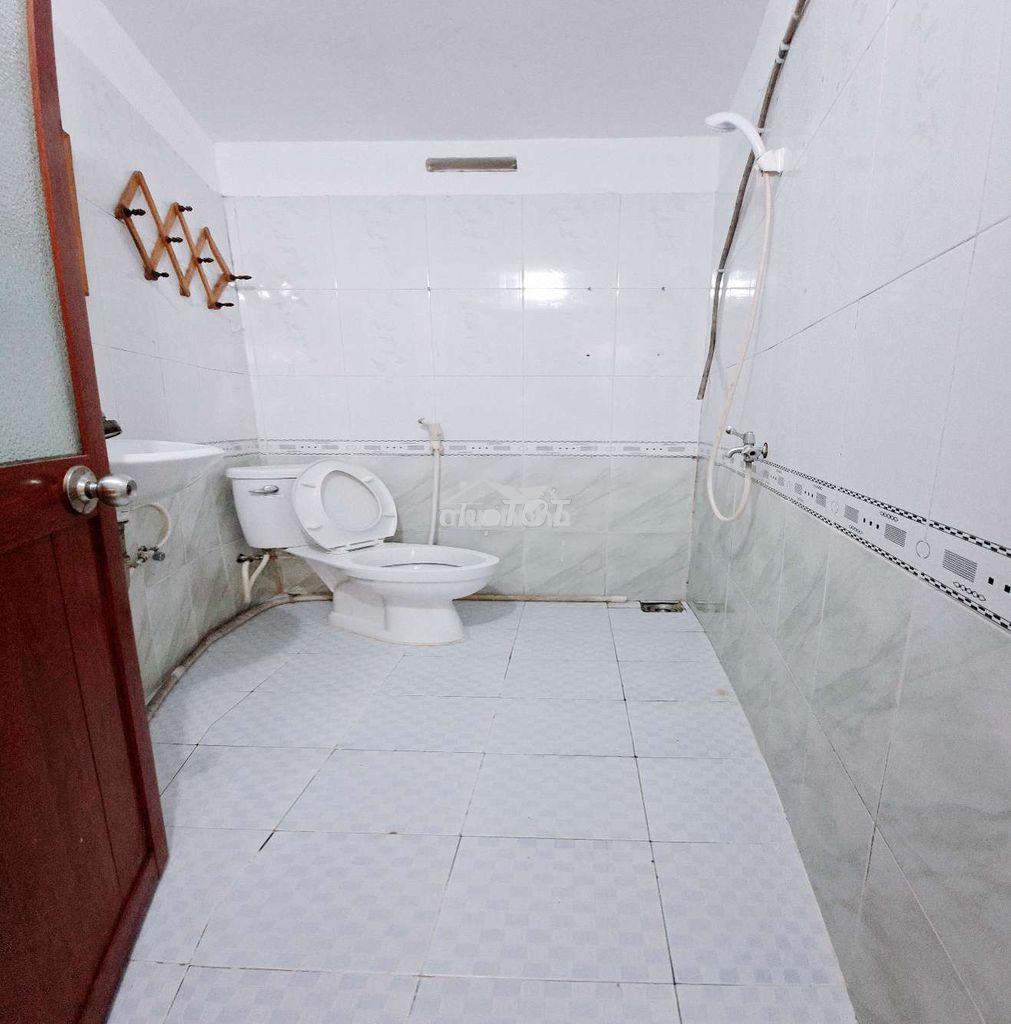 Phòng trọ rộng 3 người ở, full nt, giá 5tr - 3