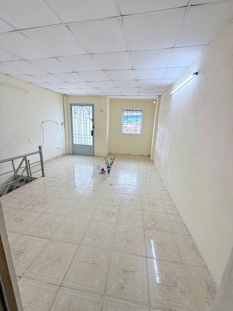 Tân hoá - vài bước chân ra mặt tiền- quận 6 - 3 tầng-(4,3m x 12m²)- 3 pn -  giá 4,x tỏi  sổ hồng, hoàn công đủ , lh nam  0868861039 - 4