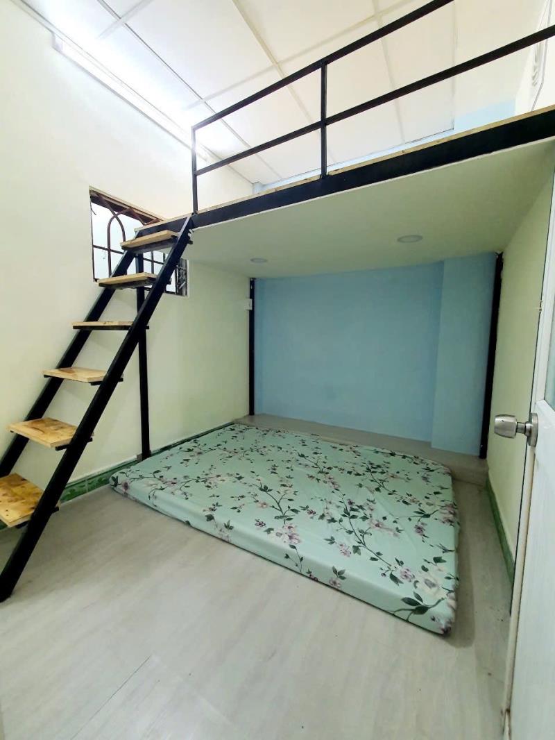 Phòng  2 không gian sinh hoạt có gác đh văn lang, công nghiệp,.. lê quang định bình thạnh