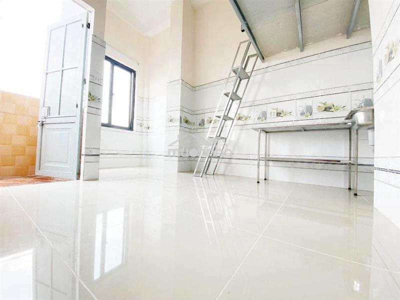 Phòng trọ có gác cao 2m cửa sổ trời thoáng mát thang máy - giá rẻ