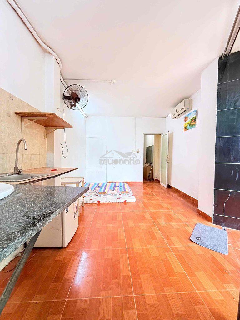 Phòng ban công mặt tiền trường sa view bao đẹp về đêm - Ảnh 4
