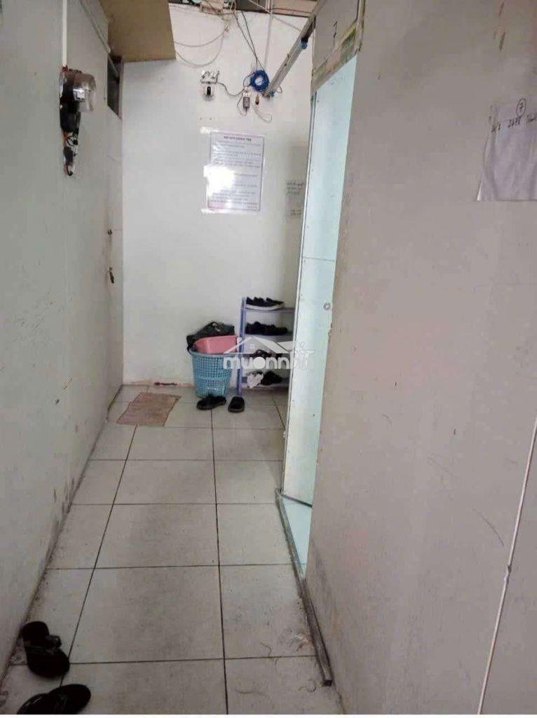 Phòng trọ nhỏ tầng trệt, wc ngoài dùng chung, 1 người 1 xe,gtd - 2