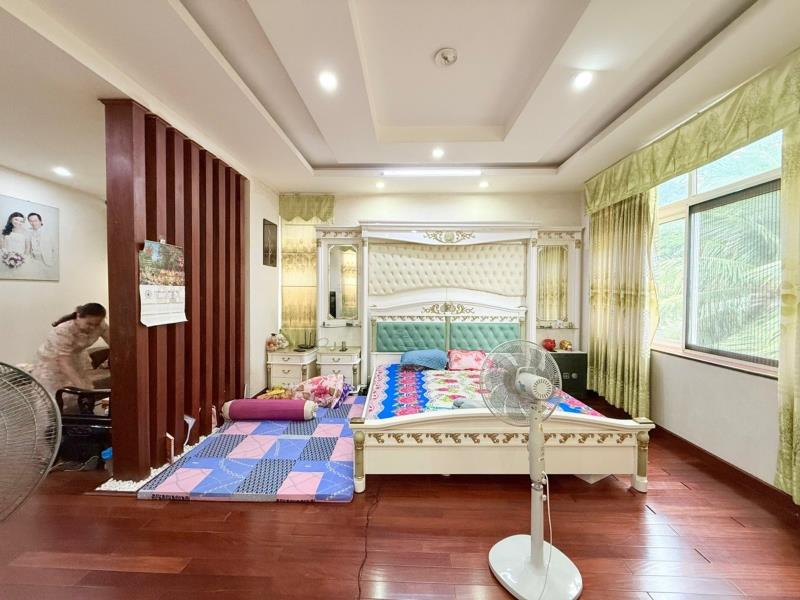 Biệt phủ cây xanh - phổ quang - phú nhuận - 274m (13x21) - hầm + 4 lầu -  56 tỷ - 4