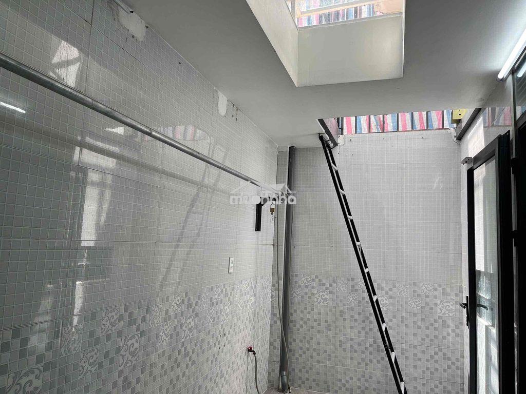 Phòng chdv 40m2 mới sẵn máy lạnh hút mùi có sân sau như hình - 4