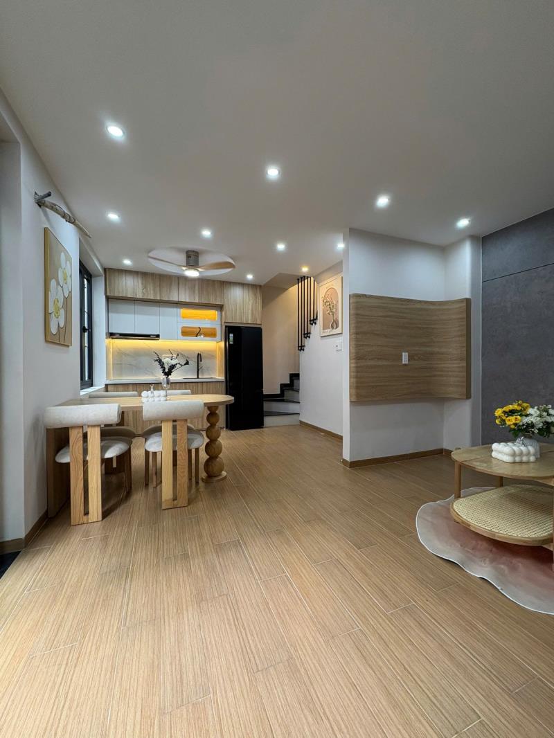 Villa cổ điển - 3 tầng - ngang 6m – xe hơi đỗ cổng – tặng nội thất - nguyễn văn công - gần công viên gia định - 5 tỷ 550  - 3